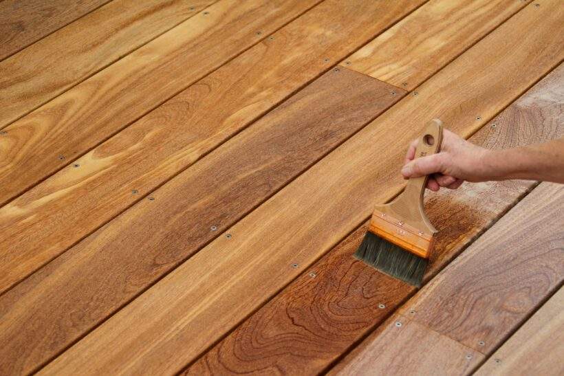 Terrasse en bois : Comment la nettoyer en 5 étapes