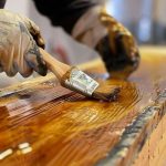 Huile de lin bois danger : Protégez vos surfaces en bois avec précaution